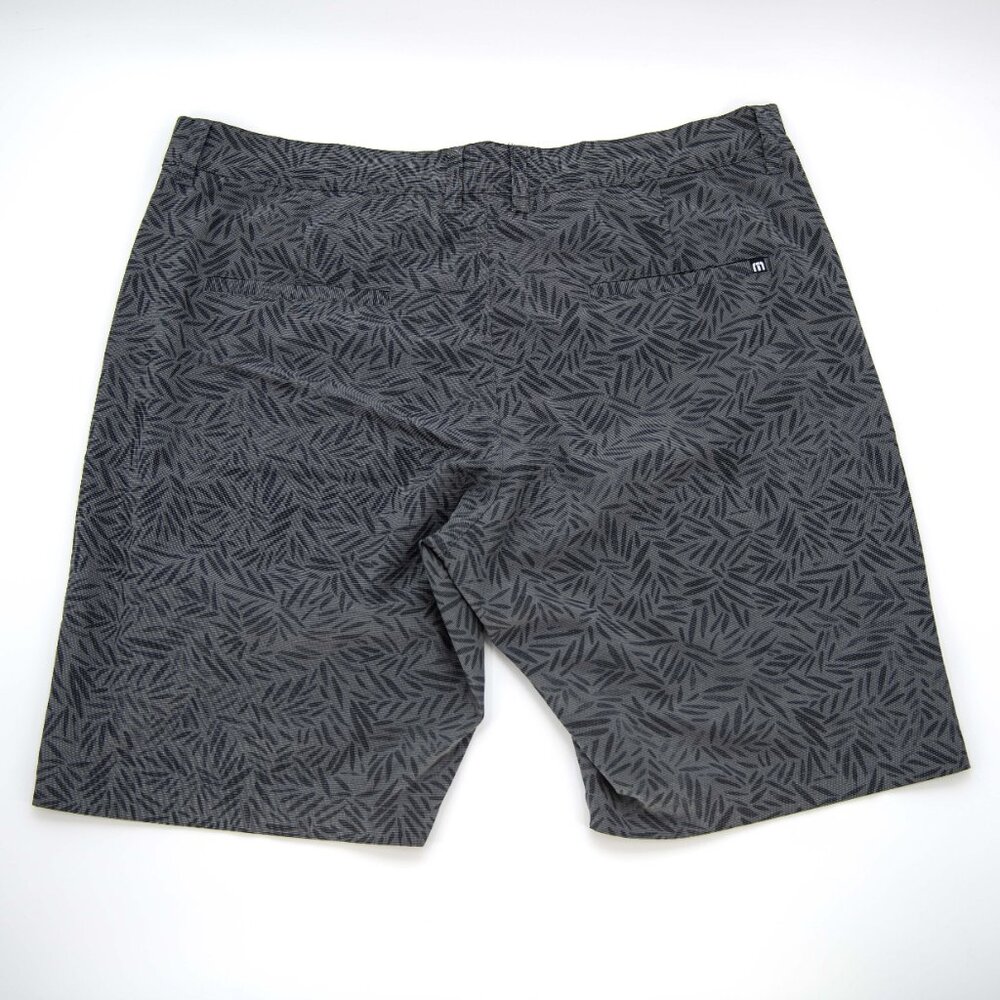 Travis Mathew Golf Shorts / Gray Print / Men's 36 - Picture 2 of 3